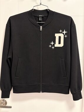 Unisex Black Zip-Up Jacket with 'D' Patch
Never worn